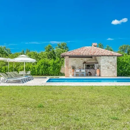 Villa Sleeps 9 Pool Air Con Wifi Jakici