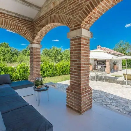 Sleeps 9 Pool Air Con Wifi Villa *