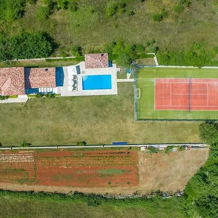 Villa Sleeps 9 Pool Air Con Wifi Jakici