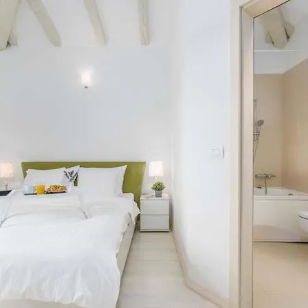 Sleeps 9 Pool Air Con Wifi * Jakici