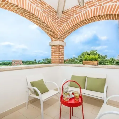 Sleeps 9 Pool Air Con Wifi Jakici